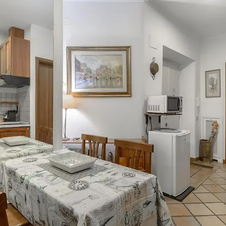 Near Vatican Museum 8 Minutes To Piazza Di Spagna Apartamento